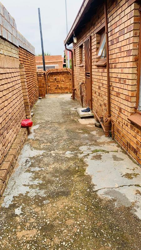 3 Bedroom Property for Sale in Protea North Gauteng