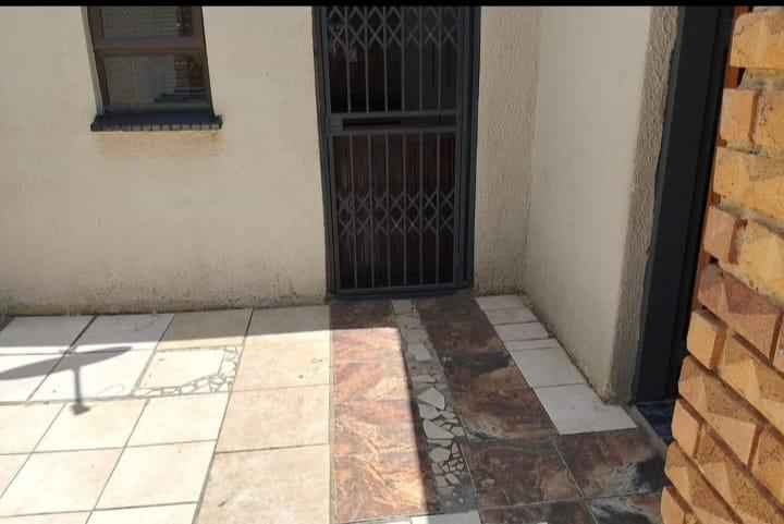 4 Bedroom Property for Sale in Meadowlands West Gauteng