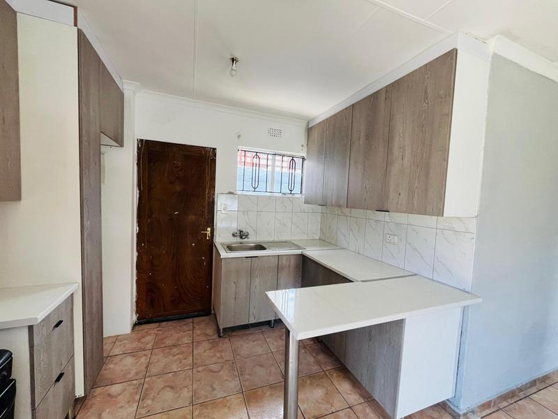 To Let 2 Bedroom Property for Rent in Ormonde Gauteng