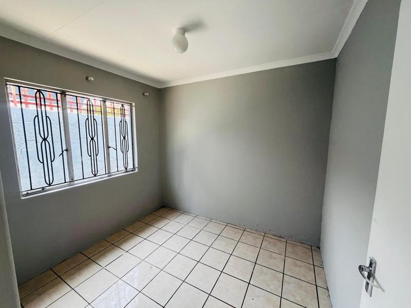 To Let 2 Bedroom Property for Rent in Ormonde Gauteng