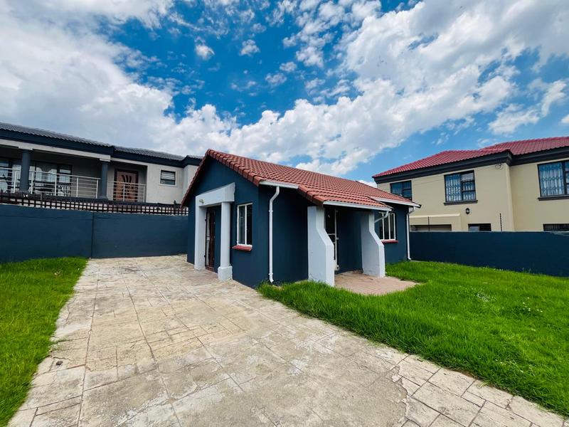 To Let 2 Bedroom Property for Rent in Ormonde Gauteng