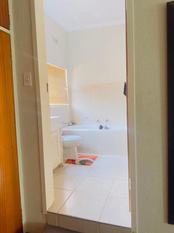 4 Bedroom Property for Sale in Wilro Park Gauteng