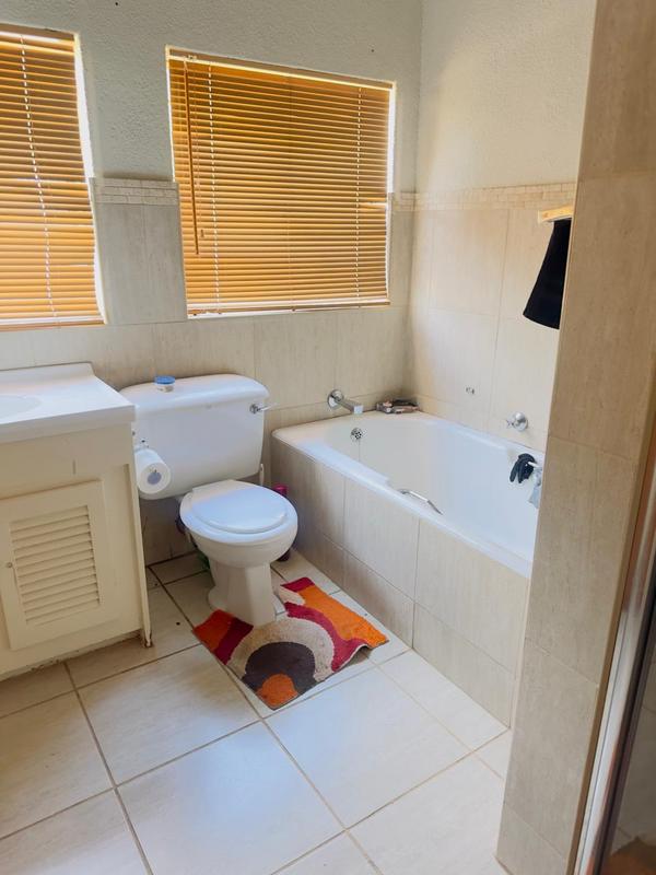 4 Bedroom Property for Sale in Wilro Park Gauteng