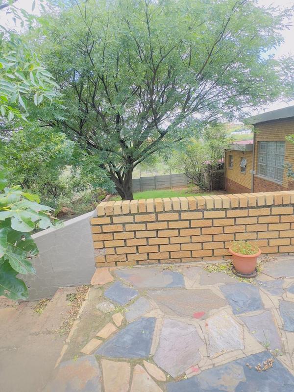 4 Bedroom Property for Sale in Wilro Park Gauteng