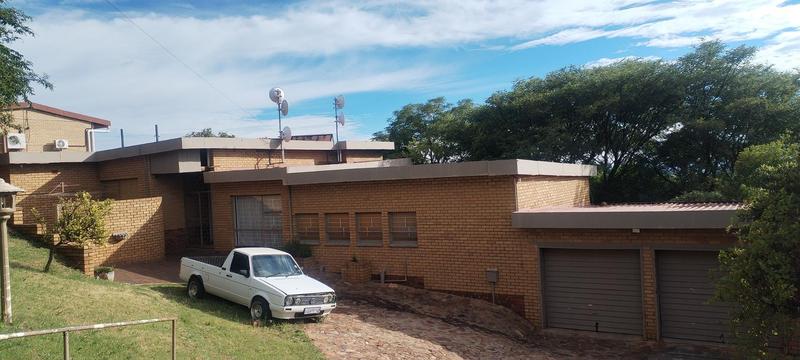 To Let 4 Bedroom Property for Rent in Wilro Park Gauteng