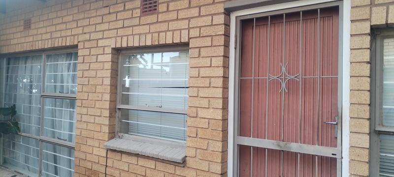 To Let 4 Bedroom Property for Rent in Wilro Park Gauteng