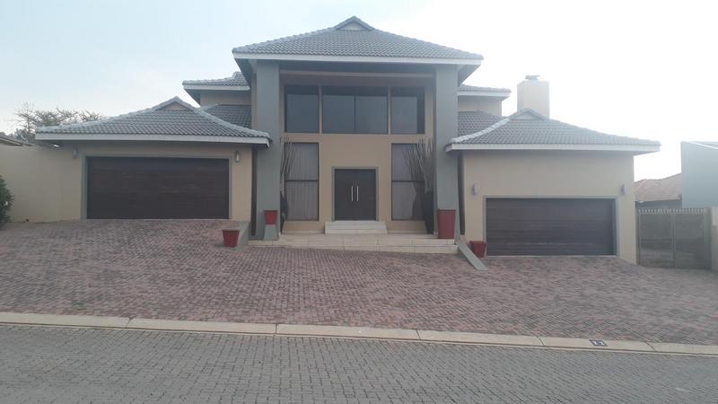 5 Bedroom Property for Sale in Protea Ridge Gauteng