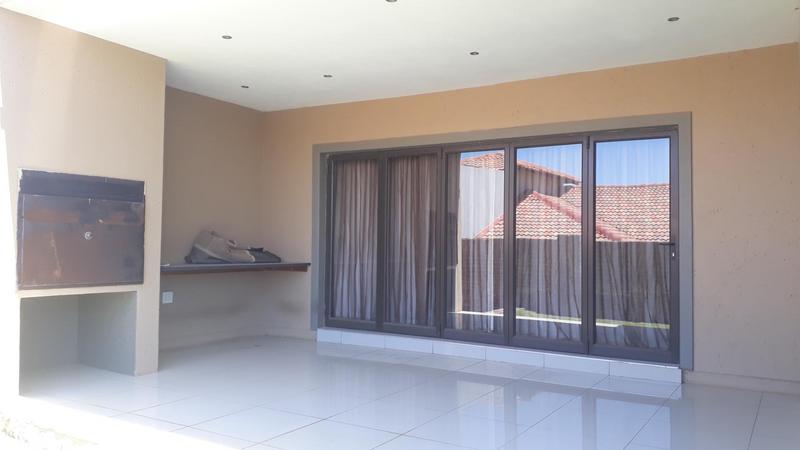 5 Bedroom Property for Sale in Protea Ridge Gauteng