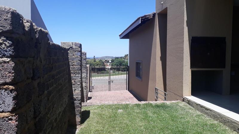 5 Bedroom Property for Sale in Protea Ridge Gauteng