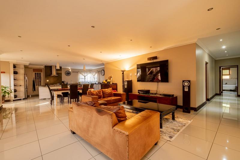 5 Bedroom Property for Sale in Protea Ridge Gauteng