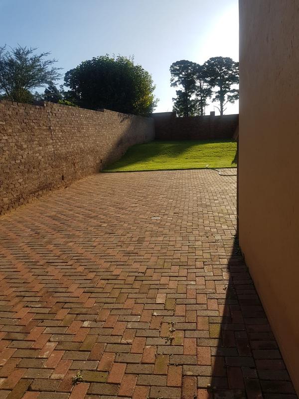 5 Bedroom Property for Sale in Protea Ridge Gauteng