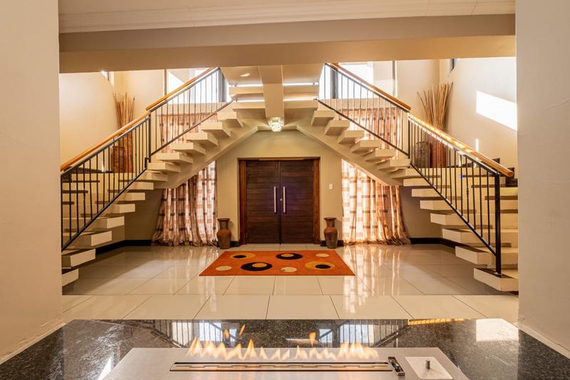 5 Bedroom Property for Sale in Protea Ridge Gauteng