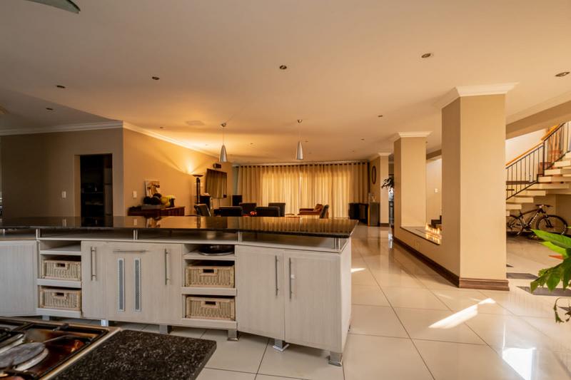 5 Bedroom Property for Sale in Protea Ridge Gauteng