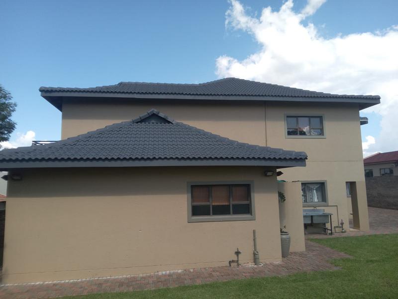 5 Bedroom Property for Sale in Protea Ridge Gauteng