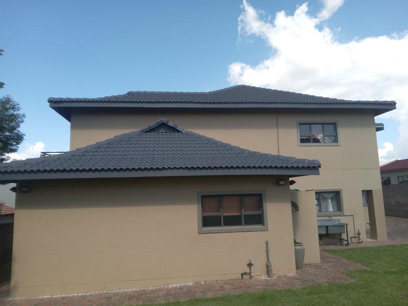 5 Bedroom Property for Sale in Protea Ridge Gauteng