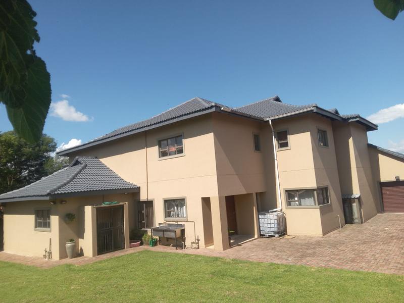 5 Bedroom Property for Sale in Protea Ridge Gauteng