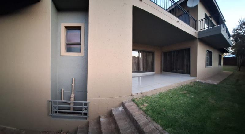 5 Bedroom Property for Sale in Protea Ridge Gauteng
