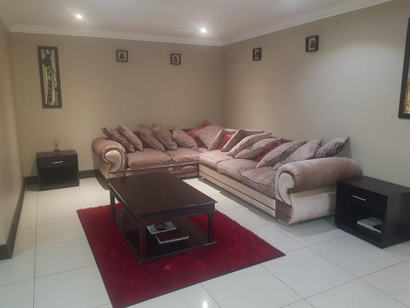 5 Bedroom Property for Sale in Protea Ridge Gauteng