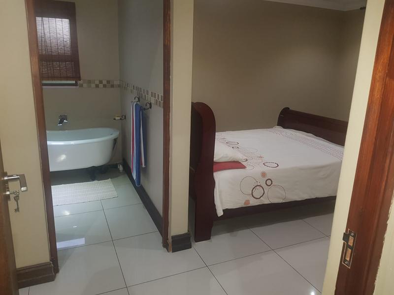 5 Bedroom Property for Sale in Protea Ridge Gauteng