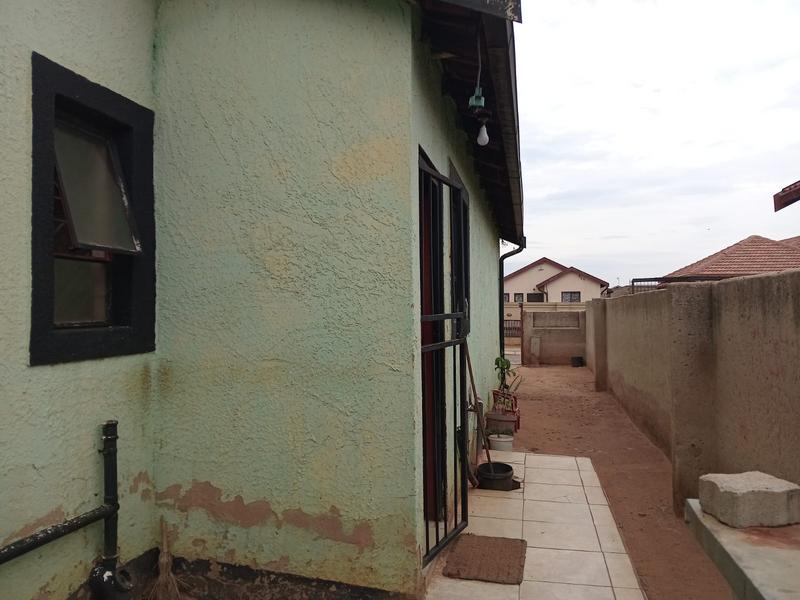 2 Bedroom Property for Sale in Lakeside Gauteng