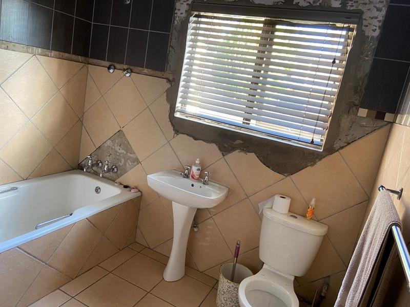 5 Bedroom Property for Sale in Vanderbijlpark SE 6 Gauteng