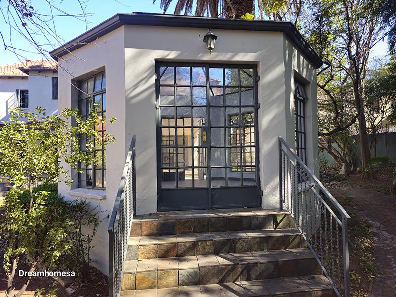 To Let 5 Bedroom Property for Rent in Houghton Estate Gauteng