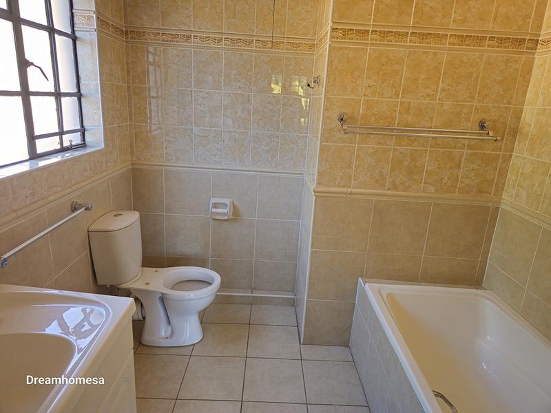 To Let 5 Bedroom Property for Rent in Houghton Estate Gauteng