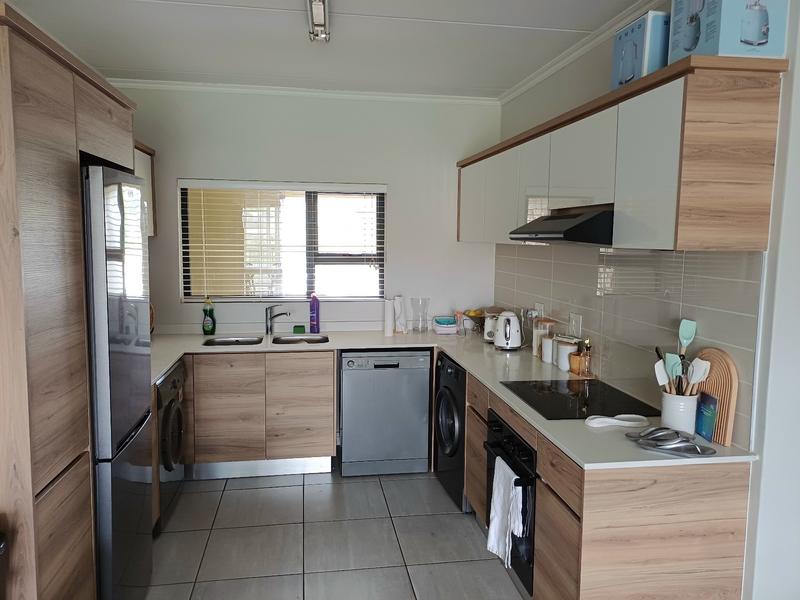 To Let 2 Bedroom Property for Rent in Waterfall Gauteng