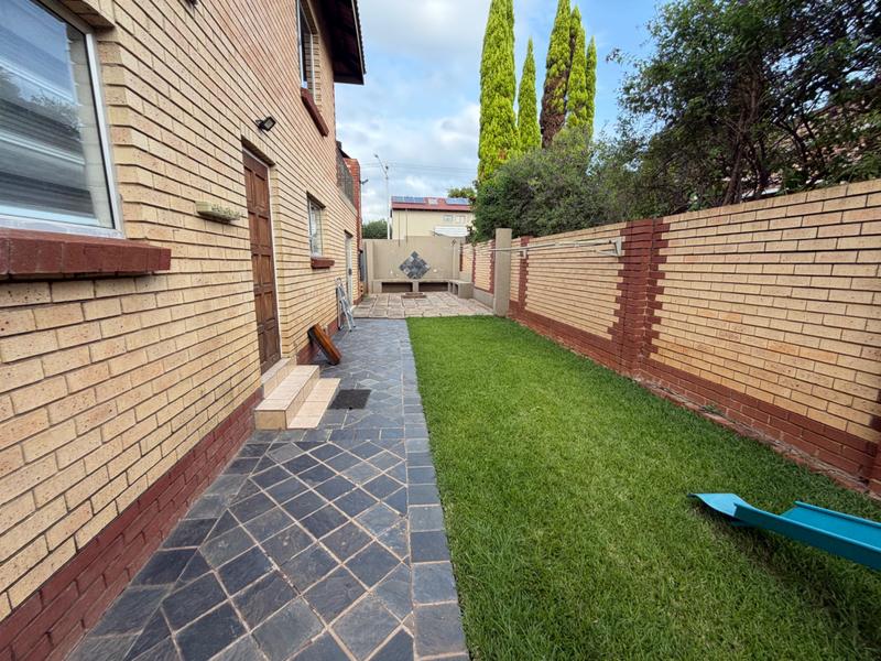3 Bedroom Property for Sale in Eldoraigne Gauteng