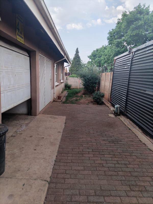 4 Bedroom Property for Sale in Palm Ridge Gauteng