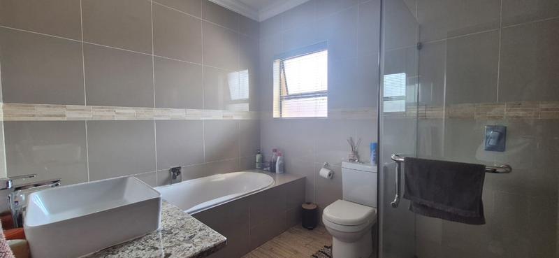 To Let 3 Bedroom Property for Rent in Candlewoods Country Estate Gauteng