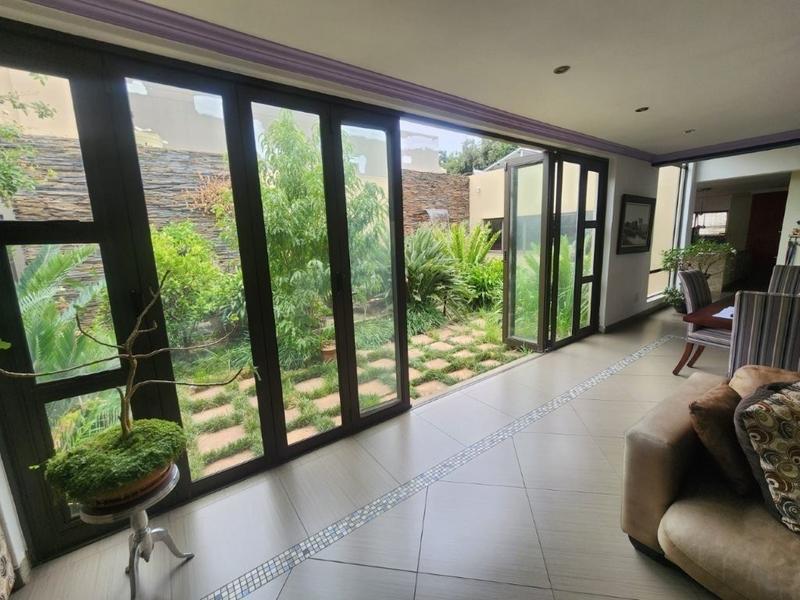5 Bedroom Property for Sale in Alberante Gauteng