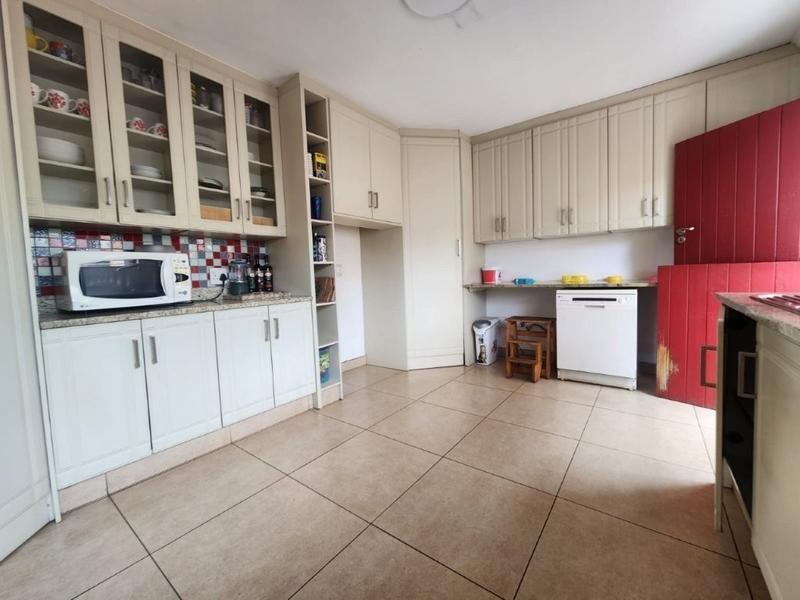 5 Bedroom Property for Sale in Alberante Gauteng