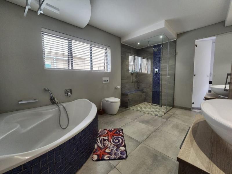 5 Bedroom Property for Sale in Alberante Gauteng
