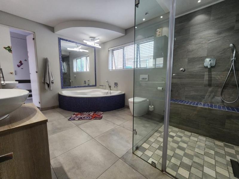 5 Bedroom Property for Sale in Alberante Gauteng