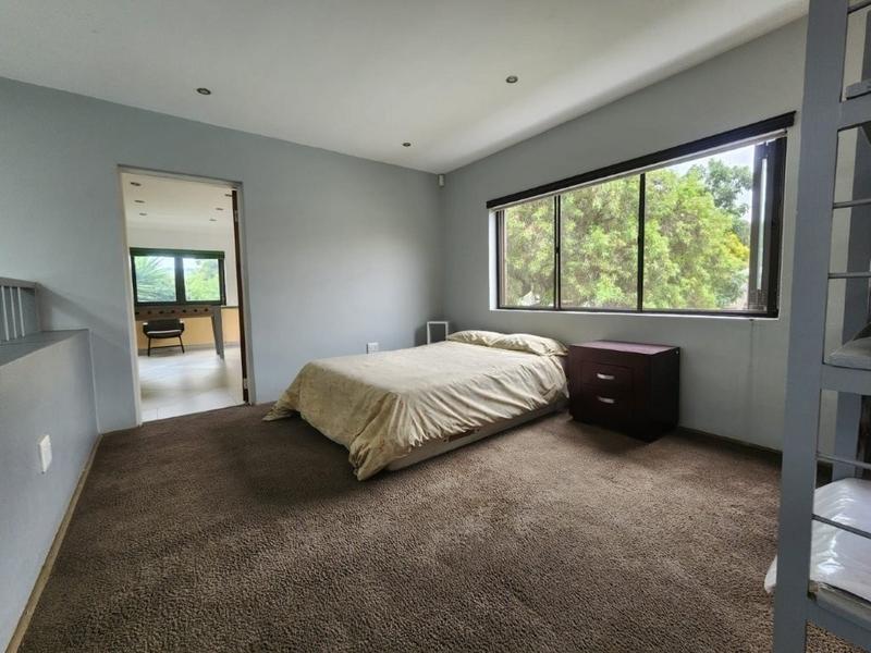 5 Bedroom Property for Sale in Alberante Gauteng