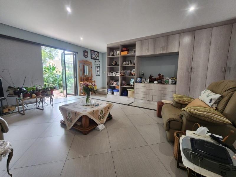 5 Bedroom Property for Sale in Alberante Gauteng