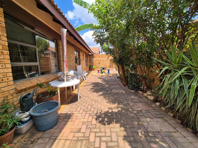 3 Bedroom Property for Sale in New Redruth Gauteng
