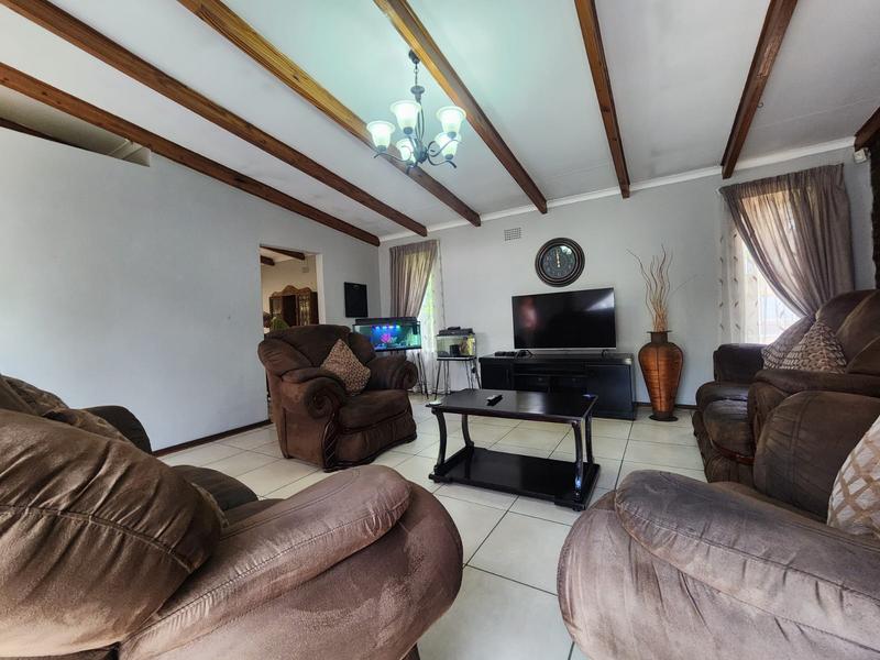 4 Bedroom Property for Sale in Verwoerdpark Gauteng