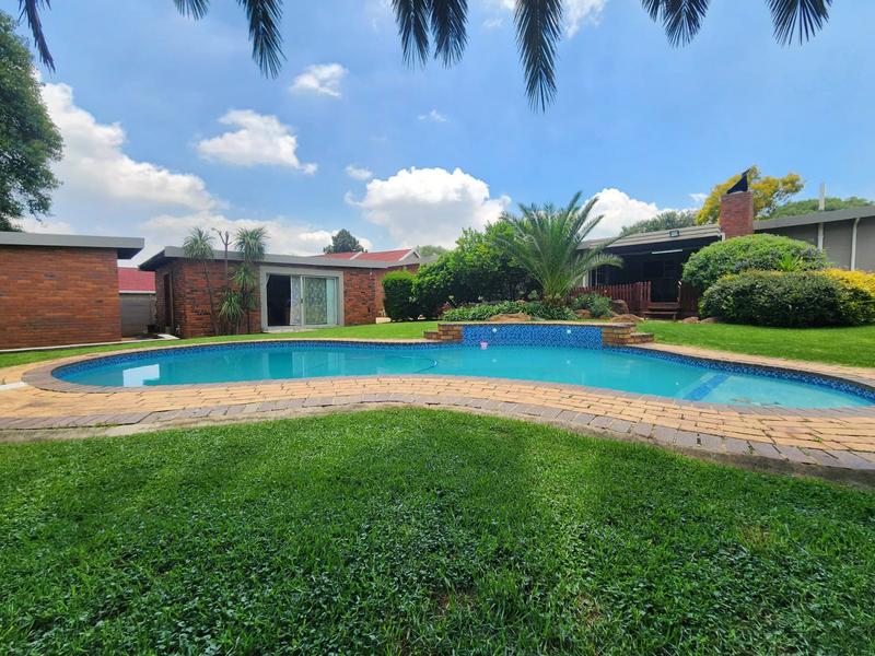4 Bedroom Property for Sale in Verwoerdpark Gauteng