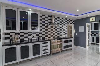 4 Bedroom Property for Sale in Glenvista Gauteng