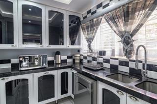 4 Bedroom Property for Sale in Glenvista Gauteng