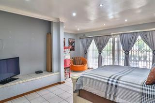 4 Bedroom Property for Sale in Glenvista Gauteng