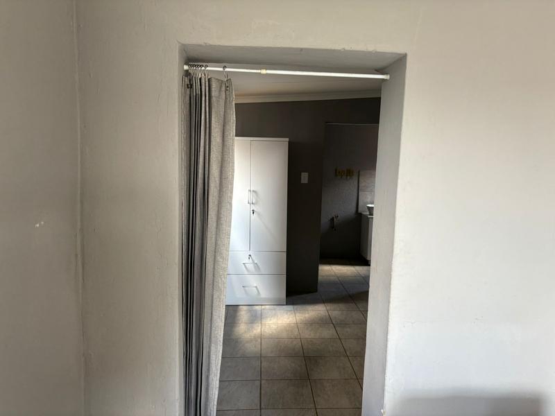 To Let 1 Bedroom Property for Rent in Delarey Gauteng