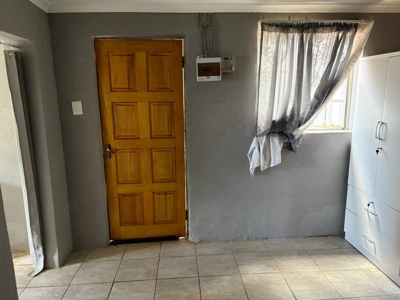 To Let 1 Bedroom Property for Rent in Delarey Gauteng