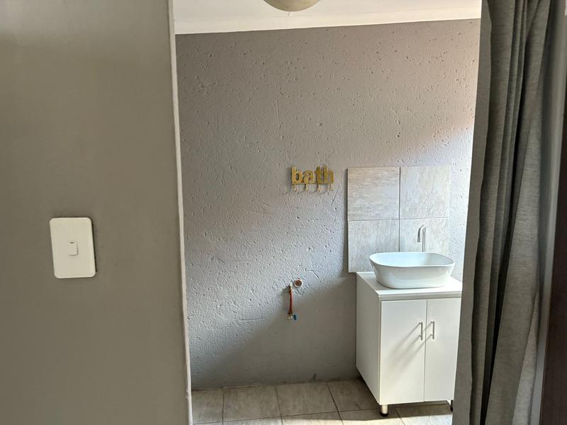 To Let 1 Bedroom Property for Rent in Delarey Gauteng