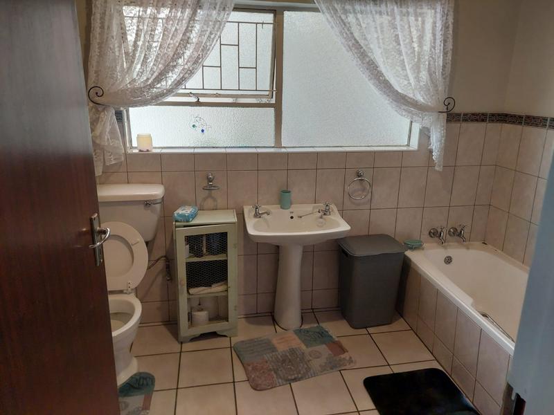 4 Bedroom Property for Sale in Dorandia Gauteng