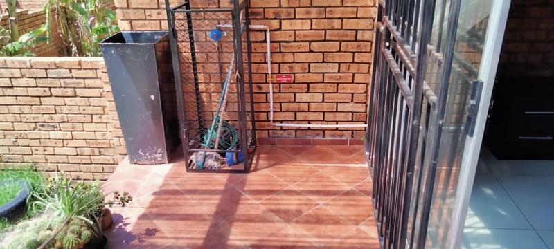2 Bedroom Property for Sale in Honeypark Gauteng