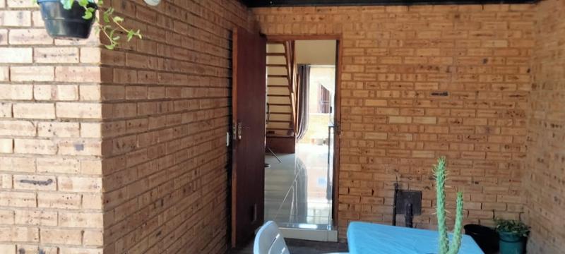 2 Bedroom Property for Sale in Honeypark Gauteng