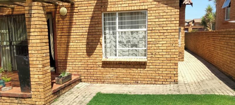 2 Bedroom Property for Sale in Honeypark Gauteng
